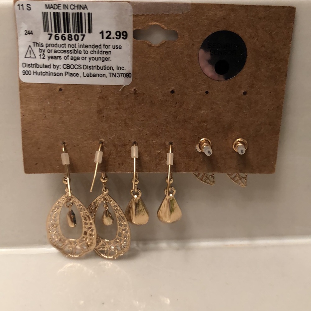NEW Gold Earrings - Picture 2 of 2